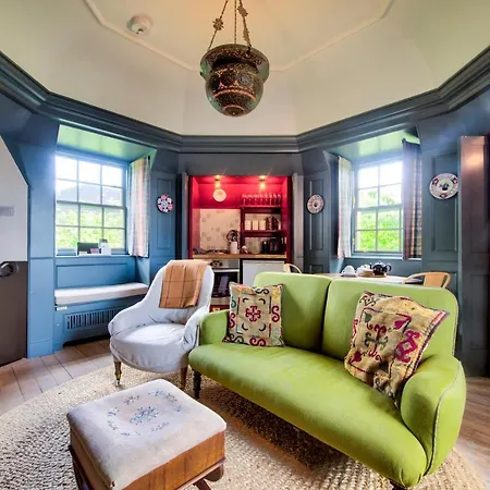 Holiday home Altido Rockhouse: Historic Gem - Photographer's Studio Edinburgh