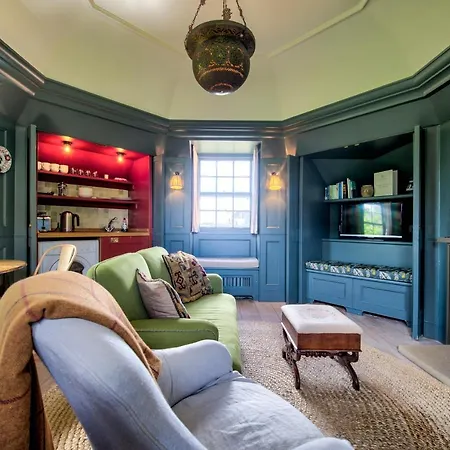 Altido Rockhouse: Historic Gem - Photographer's Studio Holiday home