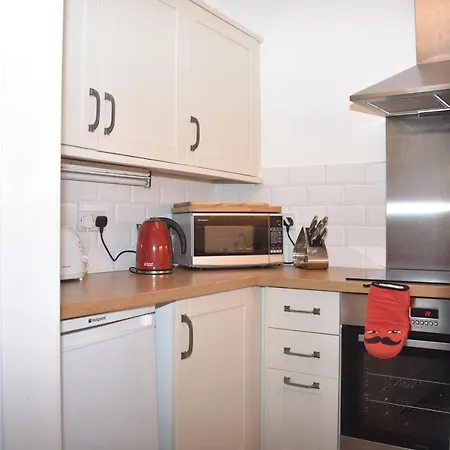 Traditional Flat 15 Mins Walk To City Centre! * Edinburgh