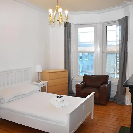 Traditional Flat 15 Mins Walk To City Centre! Apartment