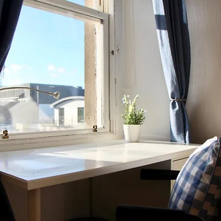Modern 2 Bedroom Flat In City Centre