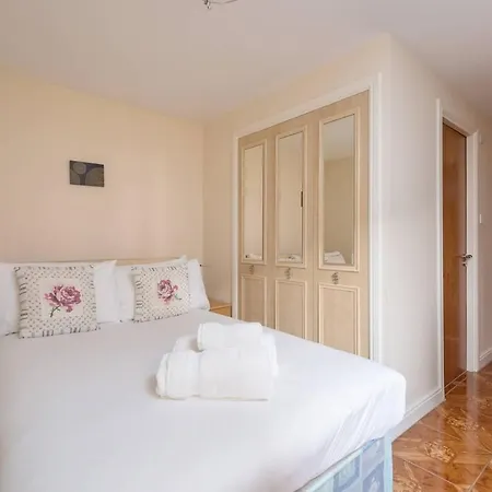 Joivy Old Town With Parking Close To Royal Mile * 爱丁堡