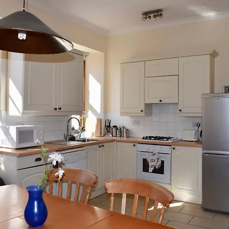 Apartment 4 Bedroom Georgian Flat In New Town *