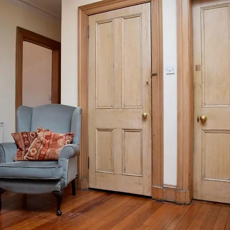 Apartment 4 Bedroom Georgian Flat In New Town