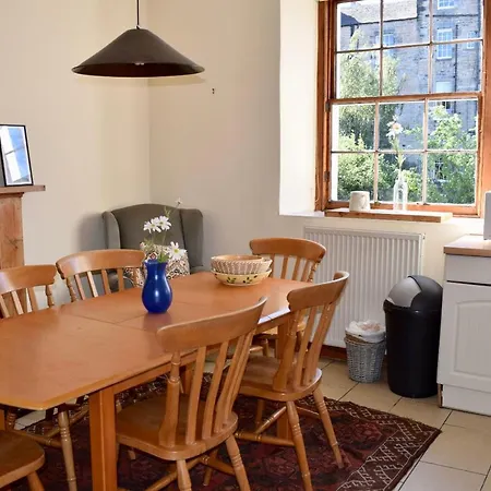 4 Bedroom Georgian Flat In New Town Apartment