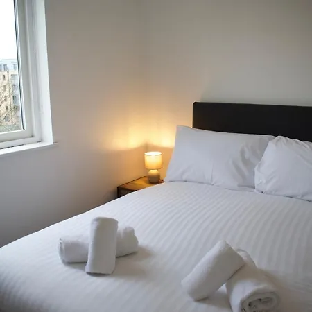 Modern 2 Bedroom Central Apartment Edinburgh