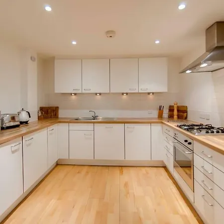 Stylish & Spacious Flat Edinburgh