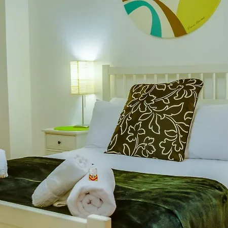 Stylish & Spacious Flat *