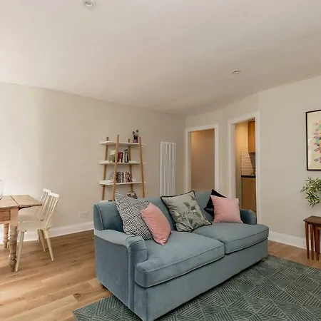 Modern Main Door Apt In The Heart Of Edinburgh