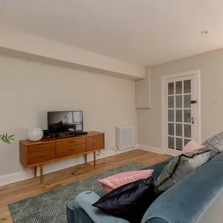 Modern Main Door Apt In The Heart Of Edinburgh