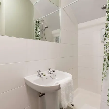 Apartment Modern Main Door Apt In The Heart Of Edinburgh