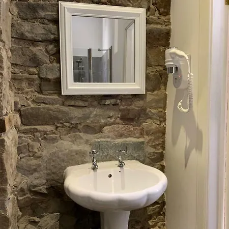 Royal Mile By The Castle Aparthotel 5*