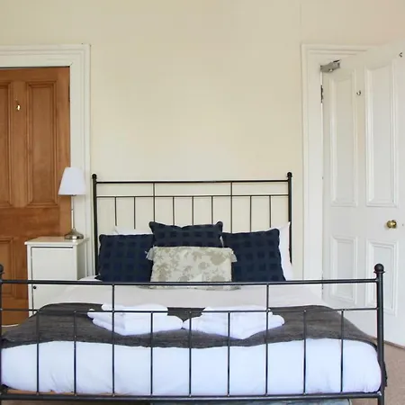 Fabulous 6 Bedroom Daire