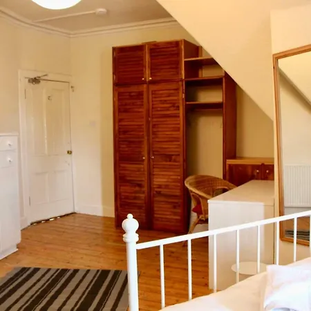 Fabulous 6 Bedroom Daire Edinburgh