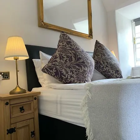 Royal Mile Balconies By The Castle Apart Otel 5*