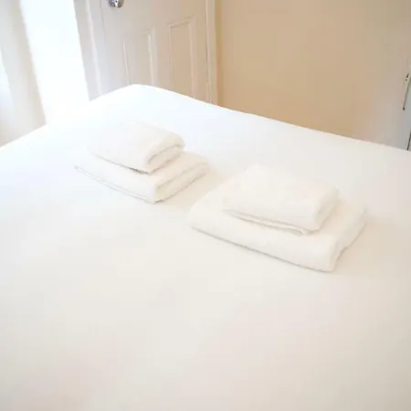 Refurbished Homely 1 Bedroom Flat In Apartment *