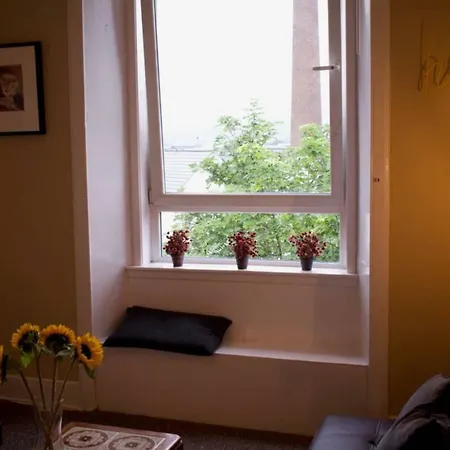 Homely 3 Bedroom Flat With Elevated Views Apartment