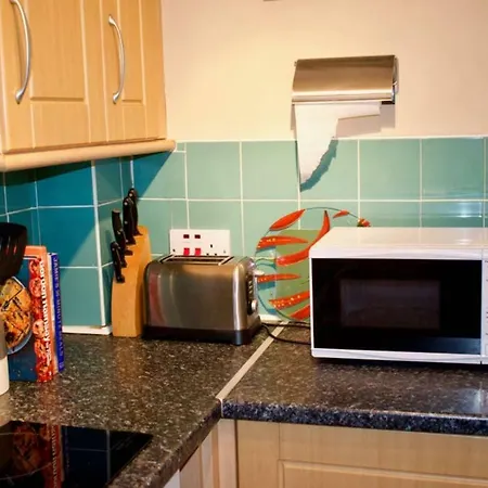 Homely 3 Bedroom Flat With Elevated Views