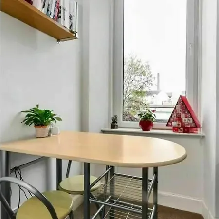 Apartament 1 Bedroom Flat In Dalry