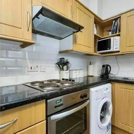 1 Bedroom Flat In Dalry Apartament *