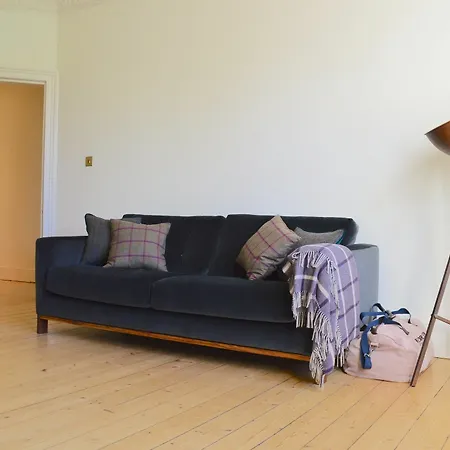 Apartment Sanctuary In The Scottish Capital, Sleeps 3 Guests Edinburgh