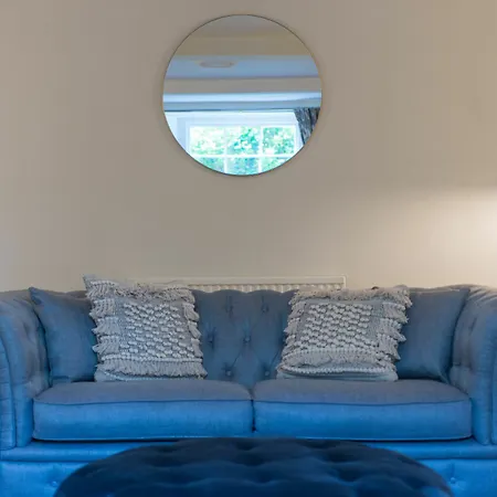Gorgeous Georgian Garden Flat 아파트 *