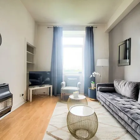 Apartment 1br Flat In By Guestready