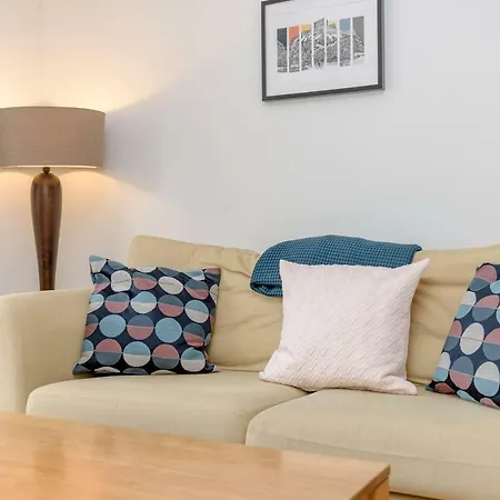 Διαμέρισμα Great Location! Heart Of New Town 2-bedrm Apt *
