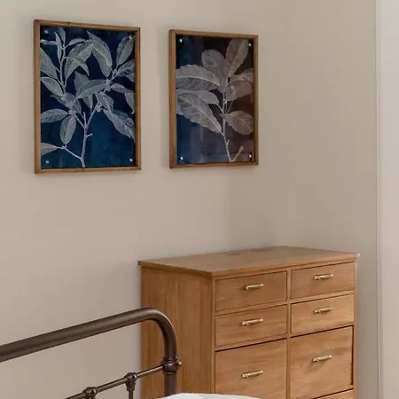 Modern Main Door Apt In The Heart Of Apartment *