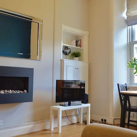 Modern 2 Bedroom Flat In City Centre