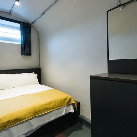 Code Pod - The Court - Hostel