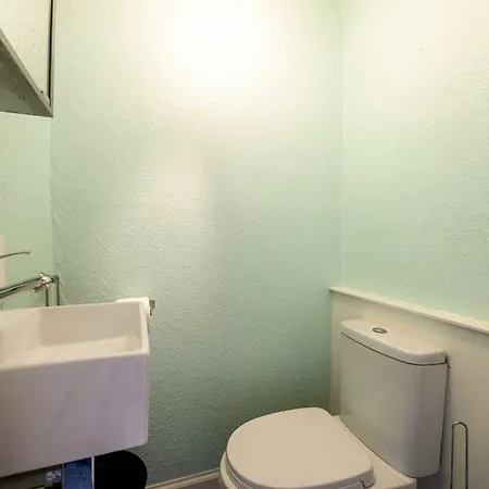 Bright And Central Flat In By Guestready *