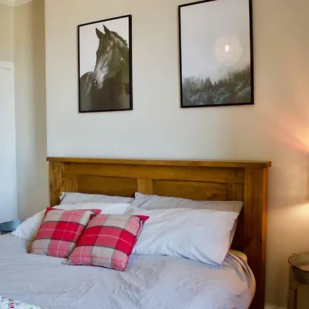 Homely 1 Bedroom Stockbridge Edinburgh