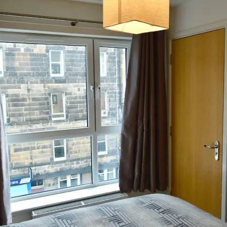 Spacious And Bright 2 Bedroom Flat In Bonnington Apartament Edynburg