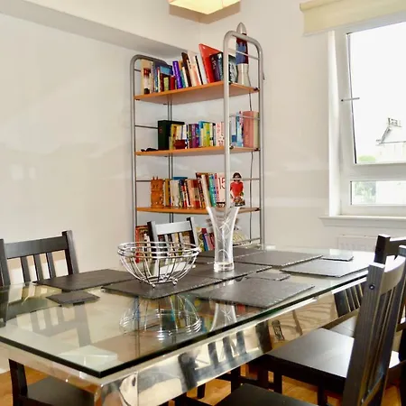 Spacious And Bright 2 Bedroom Flat In Bonnington