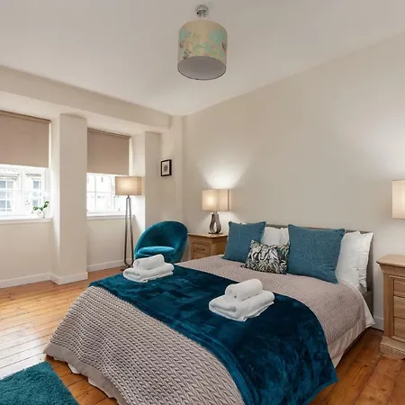 Royal Mile 2 Bedroom Next To The Castle Edimburgo