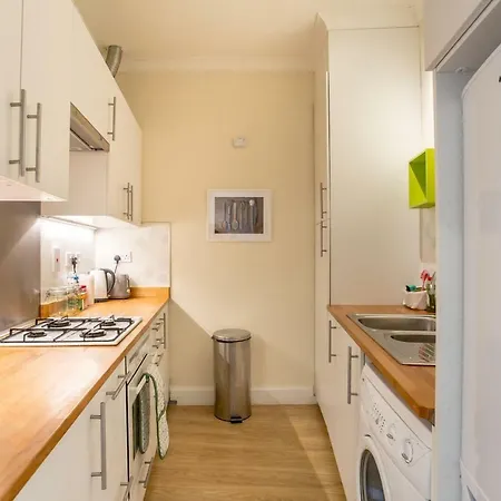 Central Close To Grassmarket, Haymarket And Princes Street
