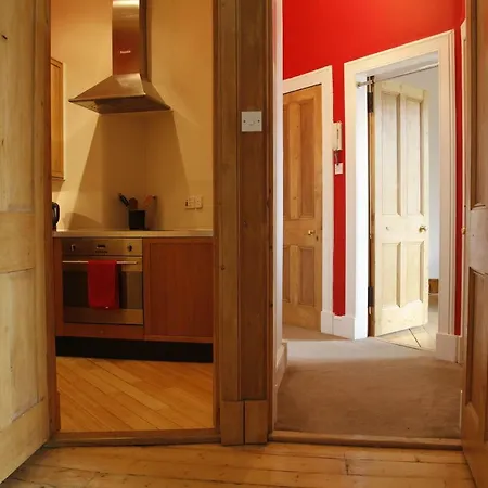 Sunny Flat In Stylish Stockbridge *