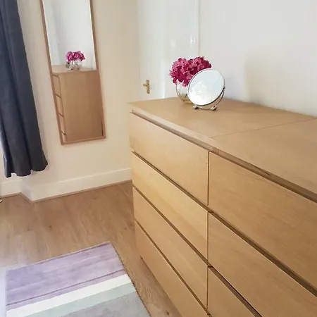 Two-bedroom Flat In Leith Edinburgh