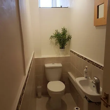 Two-bedroom Flat In Leith Apartment Edinburgh