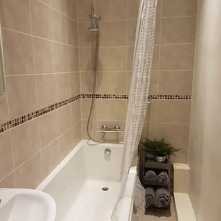 Two-bedroom Flat In Leith *