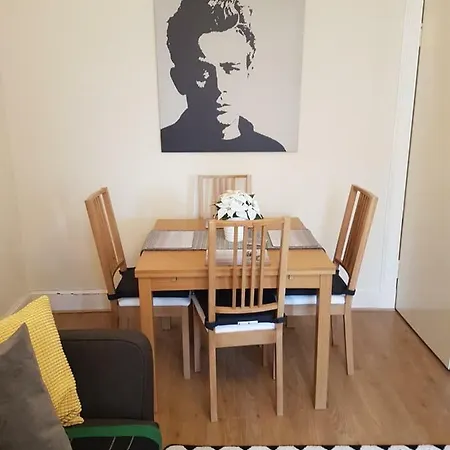 Two-bedroom Flat In Leith