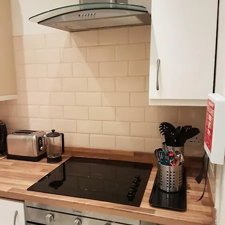 Two-bedroom Flat In Leith * Edinburgh