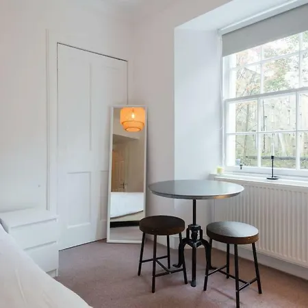 New Town Flat 10 Minutes Walk To Princes St. Appartement