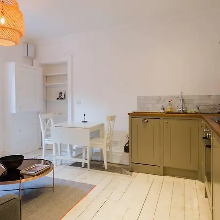 New Town Flat 10 Minutes Walk To Princes St.