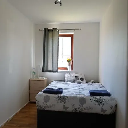 Flat On Hawkhill * Edinburgh