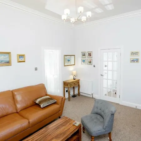 Comfortable One-bedroom New Town