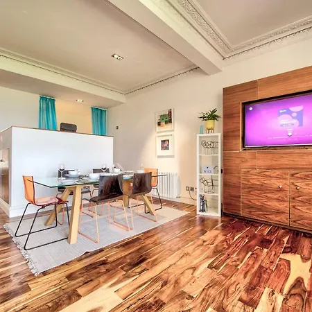 Modern Flat With Fantastic Views By The Royal Mile *