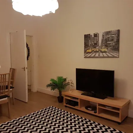 Two-bedroom Flat In Leith *