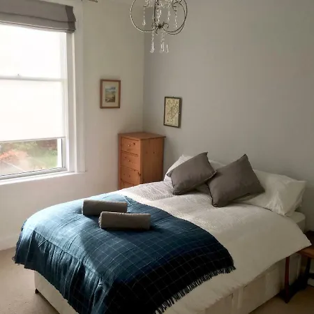 Cosy Cottage: Private Garden & Off-street Parking Apartamento *